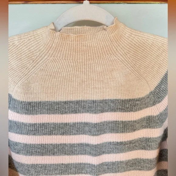The Loft Striped Mock Neck Blousen Women's Sweater in Gray, Cream & Coral - Picture 2 of 6